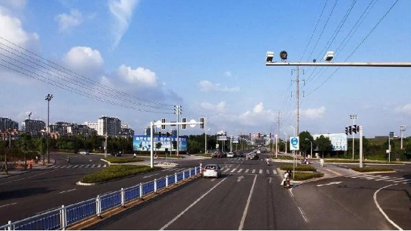 46寸液晶拼接屏現身高速交通監控中心